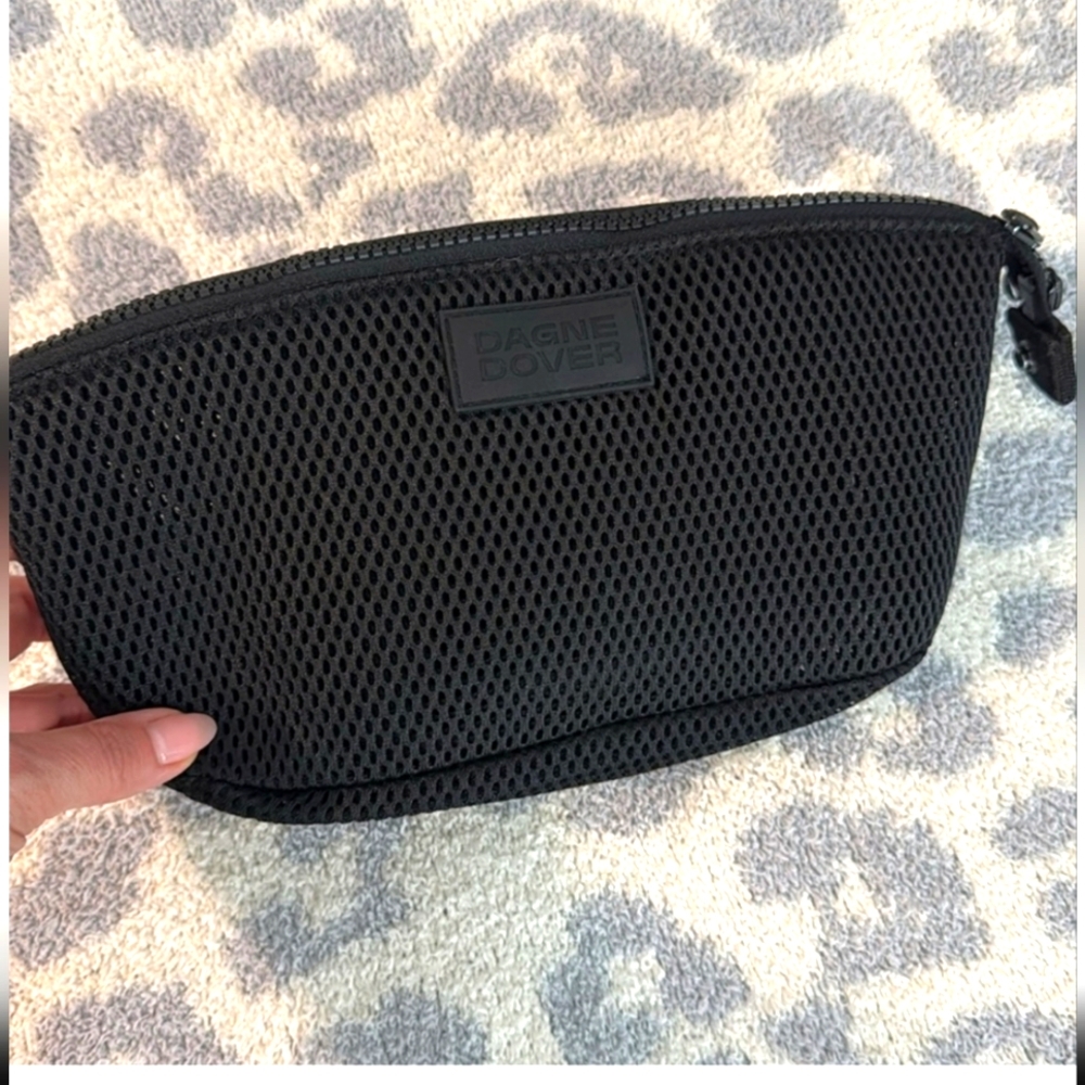 EUC- DAGNE DOVER "HUNTER" SML, ONYX AIR MESH, DIVIDED TOILETRY DOPP, ZIP POUCH